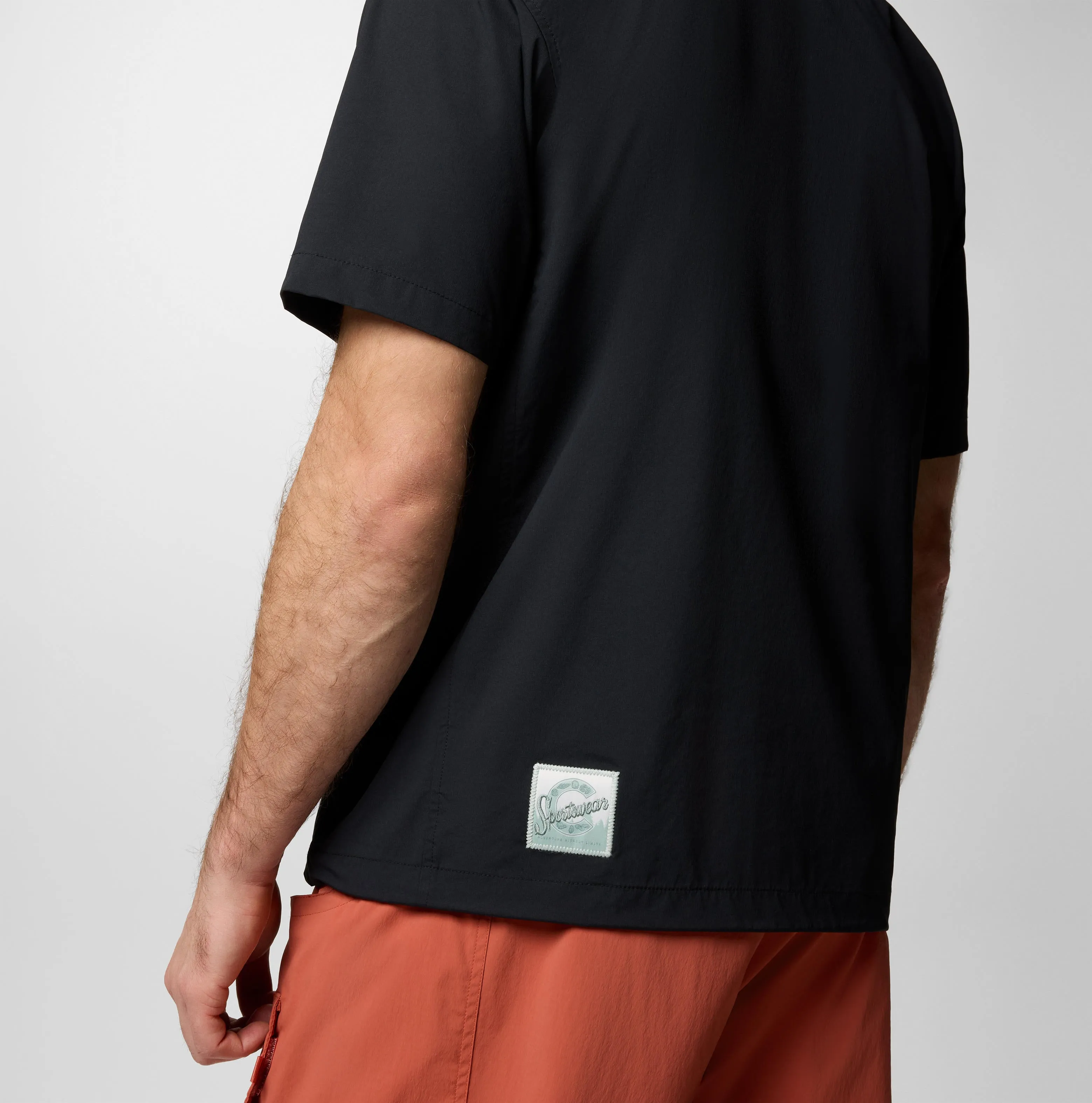 Columbia Men Black Omni-Shield Cove Beach Woven Short Sleeve Shirt